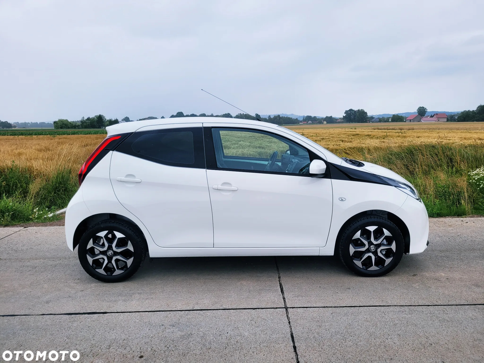 Toyota Aygo x-play connect - 7