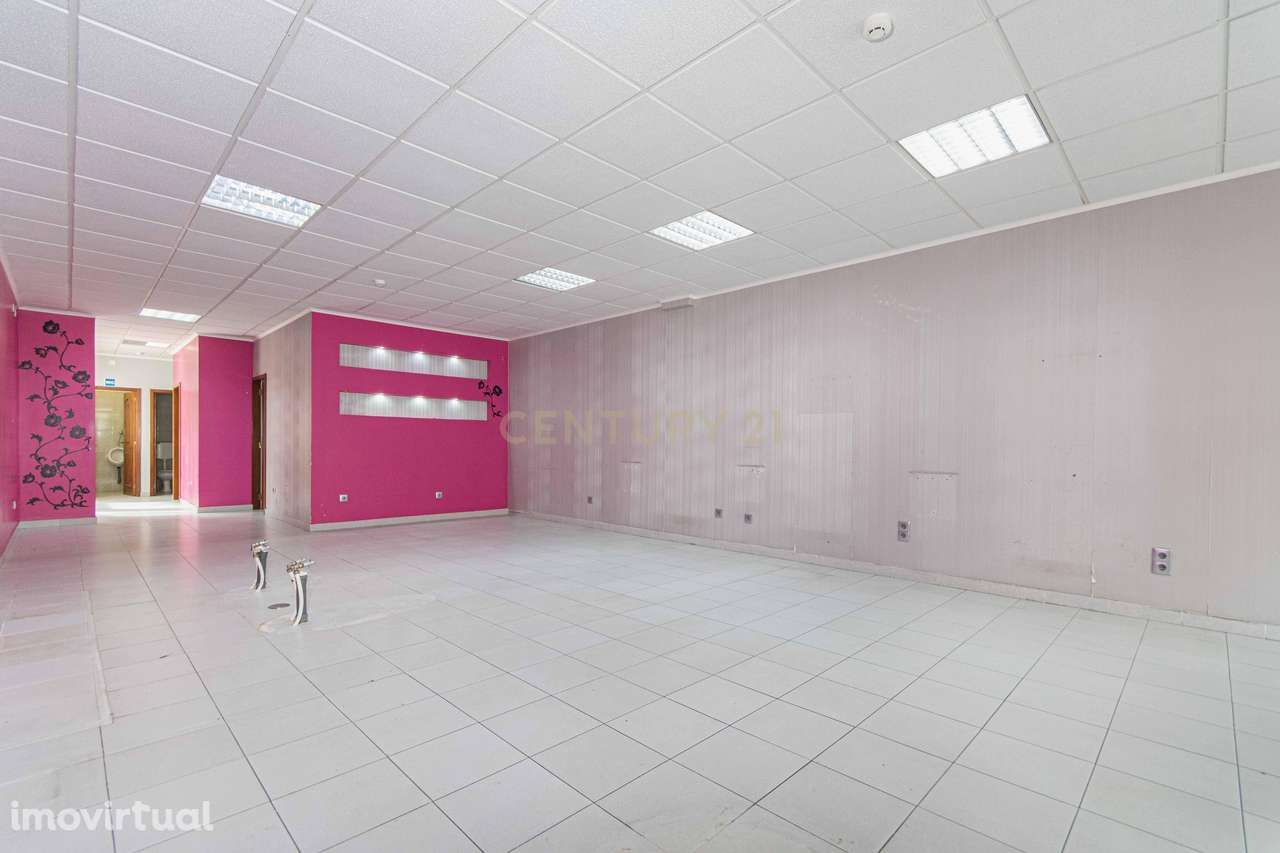 Loja para Venda em Casal de Cambra — Loja arrendada com Rentabilidade - Grande imagem: 3/19