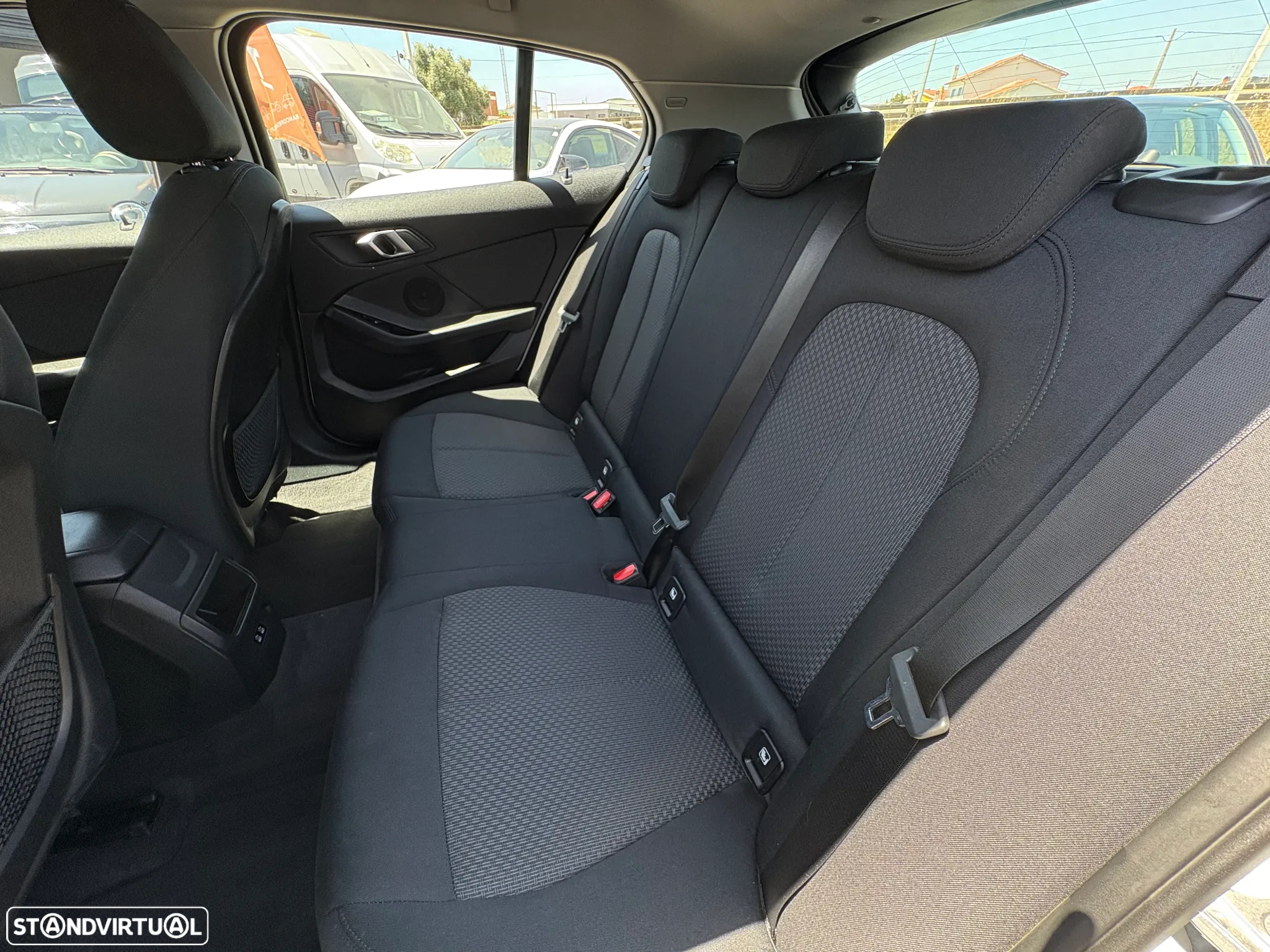 BMW 116 d Pack Essence - 13
