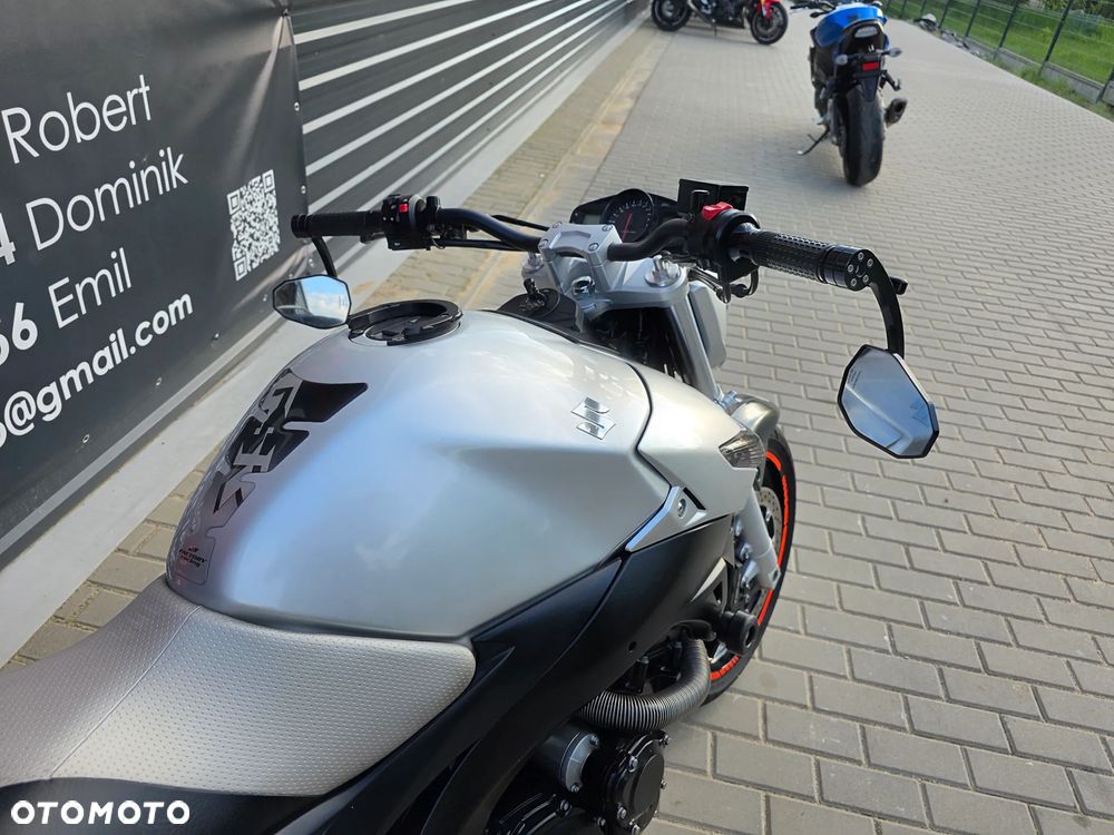 Suzuki GSR - 20