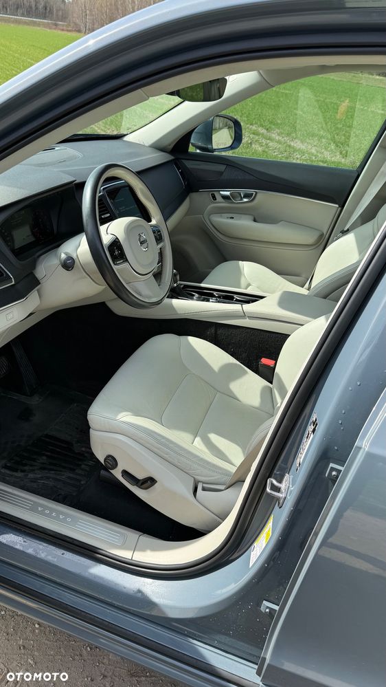 Volvo XC 90 - 9