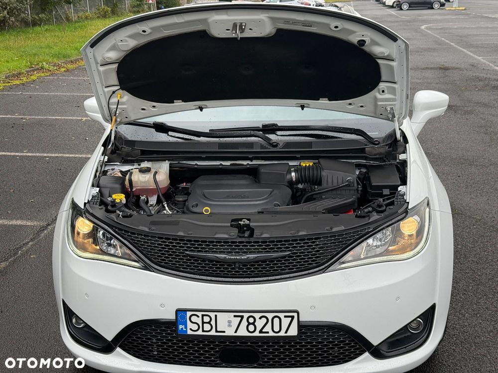 Chrysler Pacifica - 8