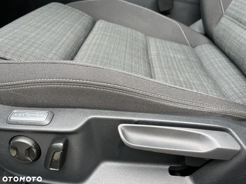 Volkswagen Passat - 12