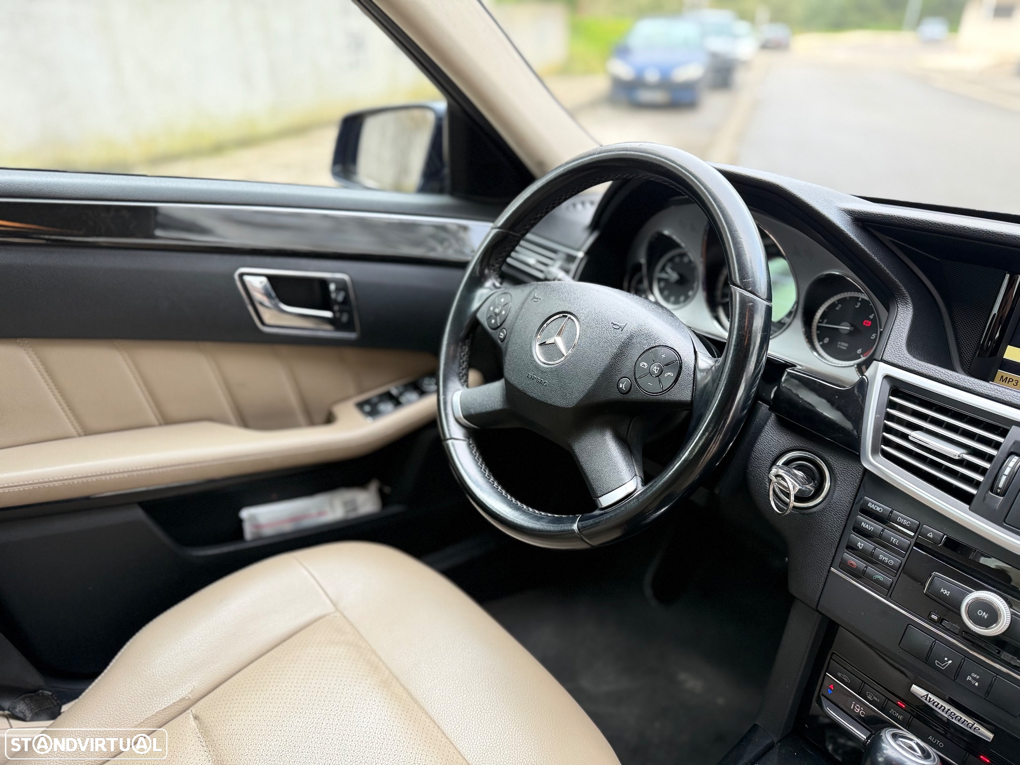 Mercedes-Benz E 220 CDi Avantgarde BlueEfficiency Auto. - 17