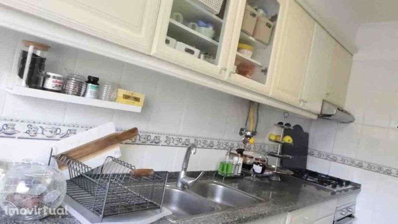 Arenda-se Apartamento T3 na Queluz, Monte Abrão - Grande imagem: 4/9