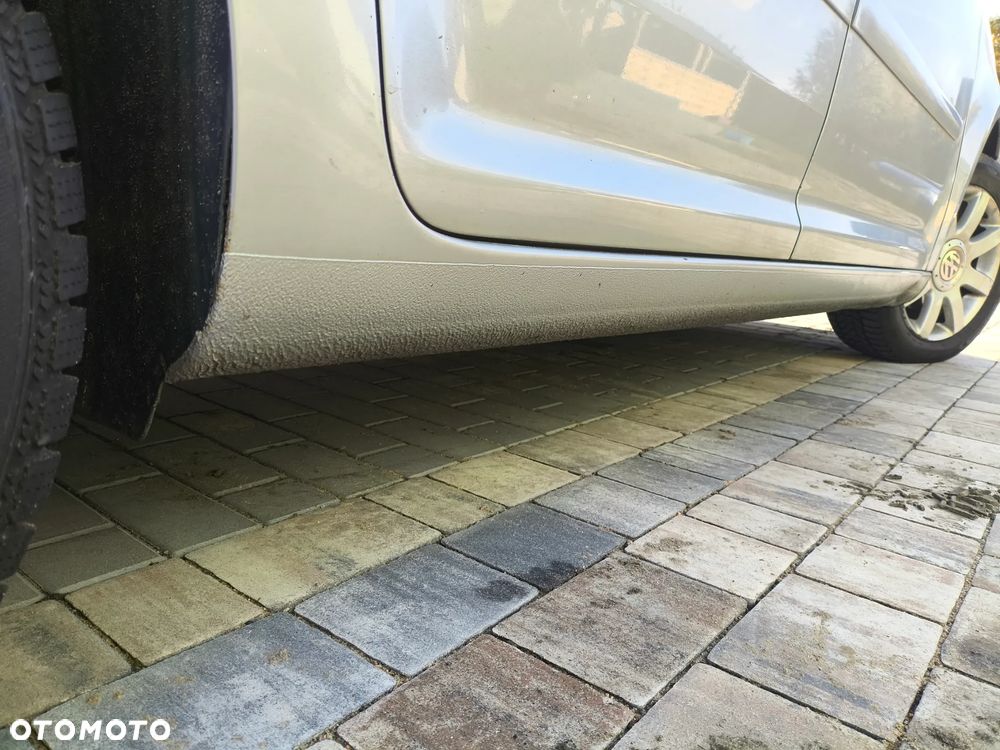 Volkswagen Touran 2.0 TDI Highline - 15