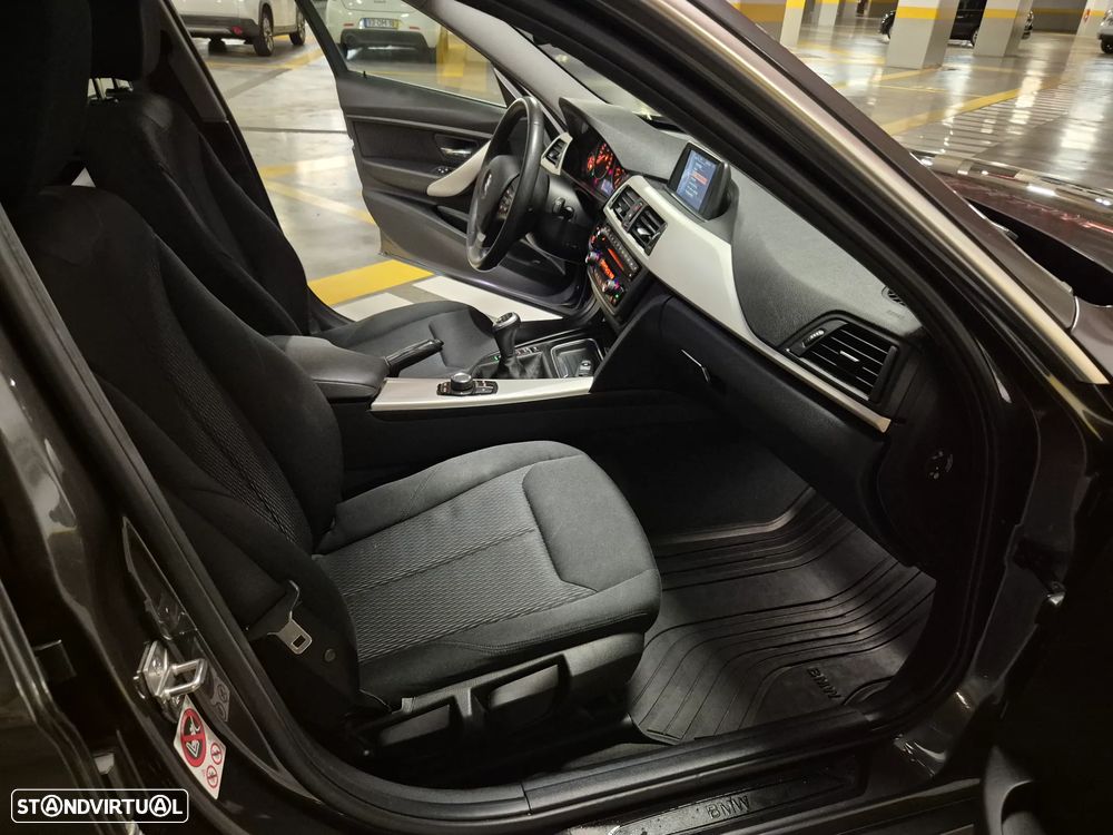 BMW 320 d Touring Line Modern - 37