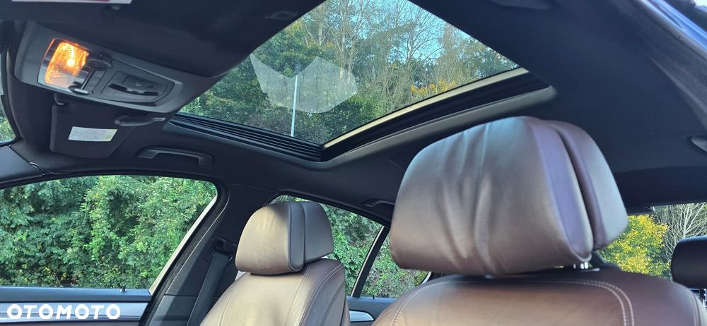 BMW Seria 5 520d xDrive - 9