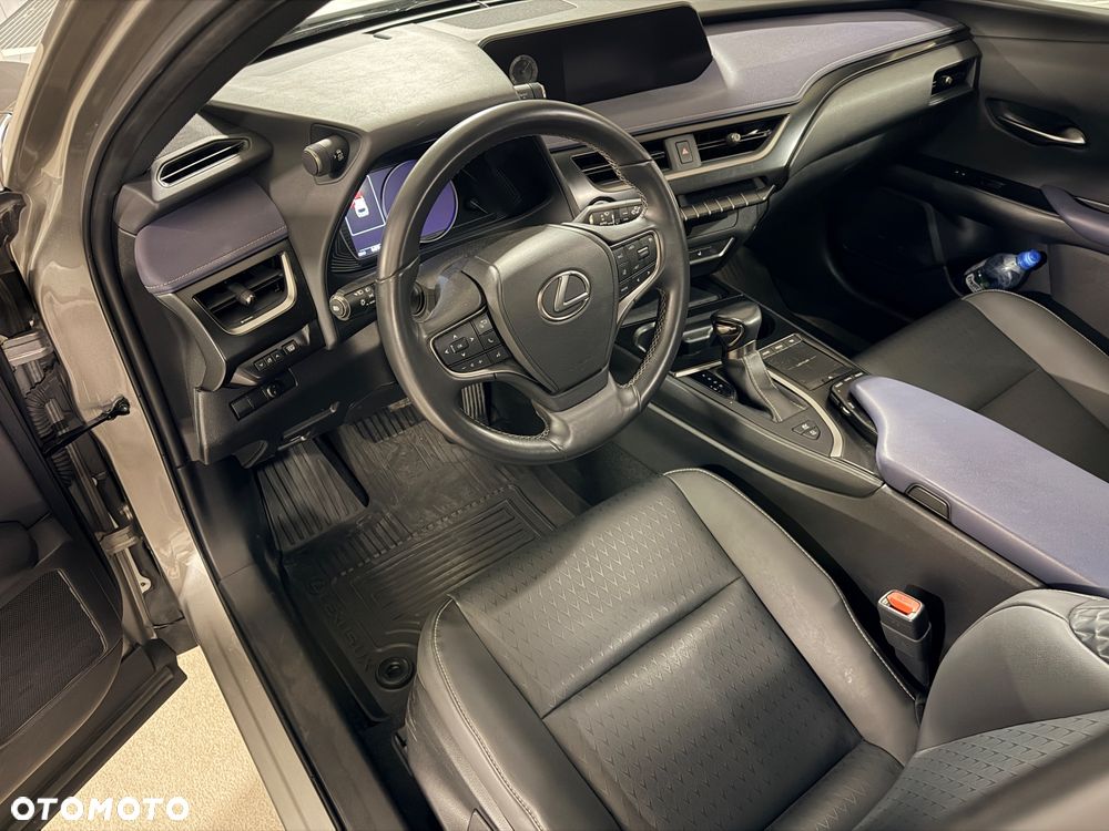 Lexus UX - 29