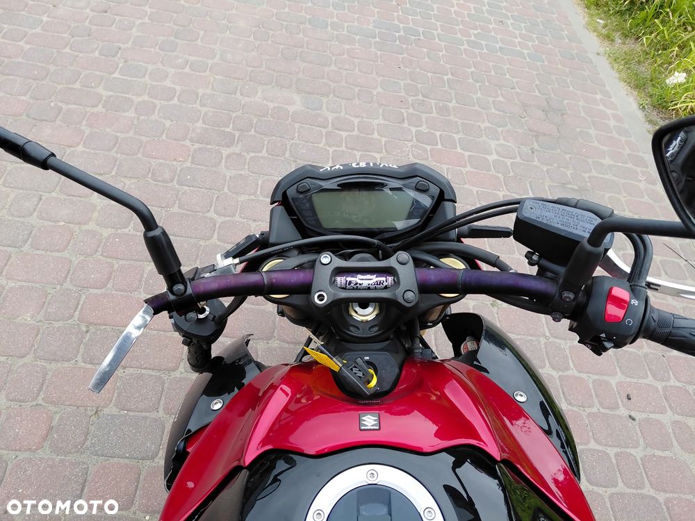 Suzuki GSX - 28