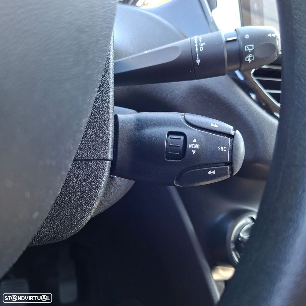 Peugeot 208 Van 1.4 HDi - 14