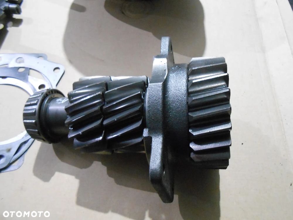 Wałek pośredni tylnego WOM PTO John Deere 6920