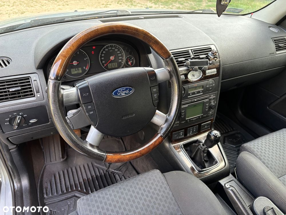 Ford Mondeo 2.0 TDCI Ghia - 16