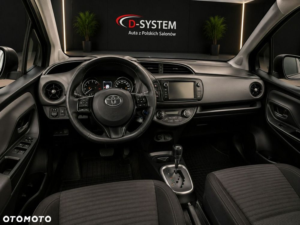 Toyota Yaris Hybrid 100 Premium - 10