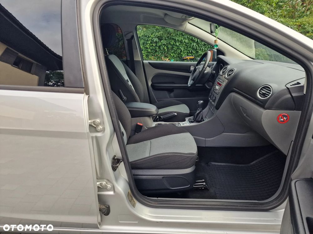 Ford Focus 1.8 FF Trend - 24
