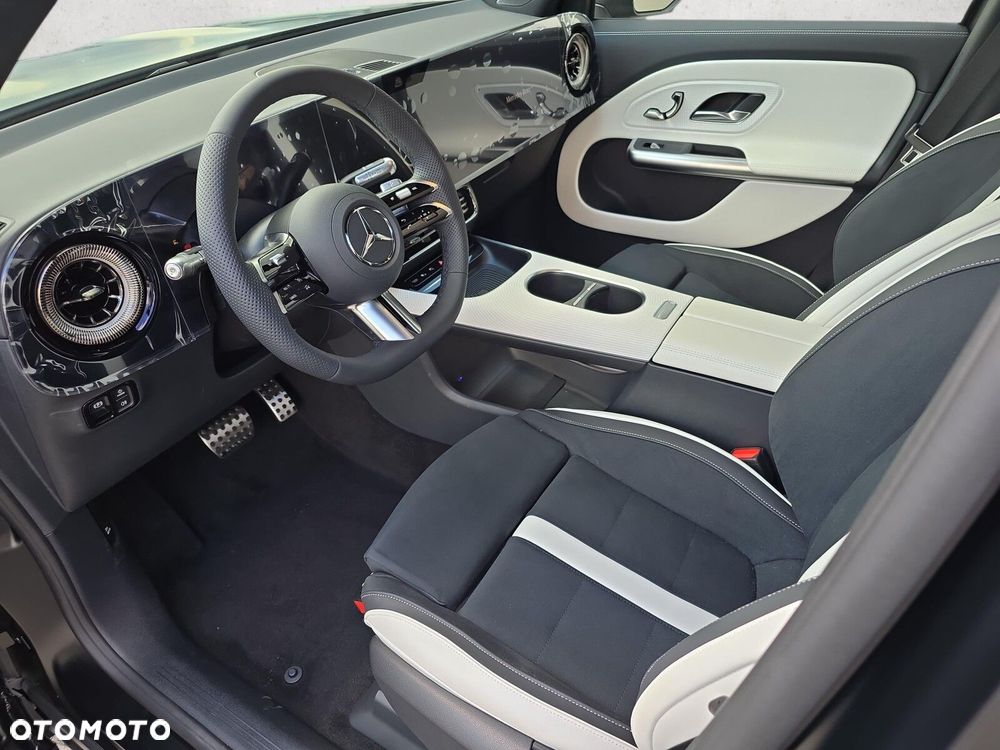 Mercedes-Benz GLB - 12