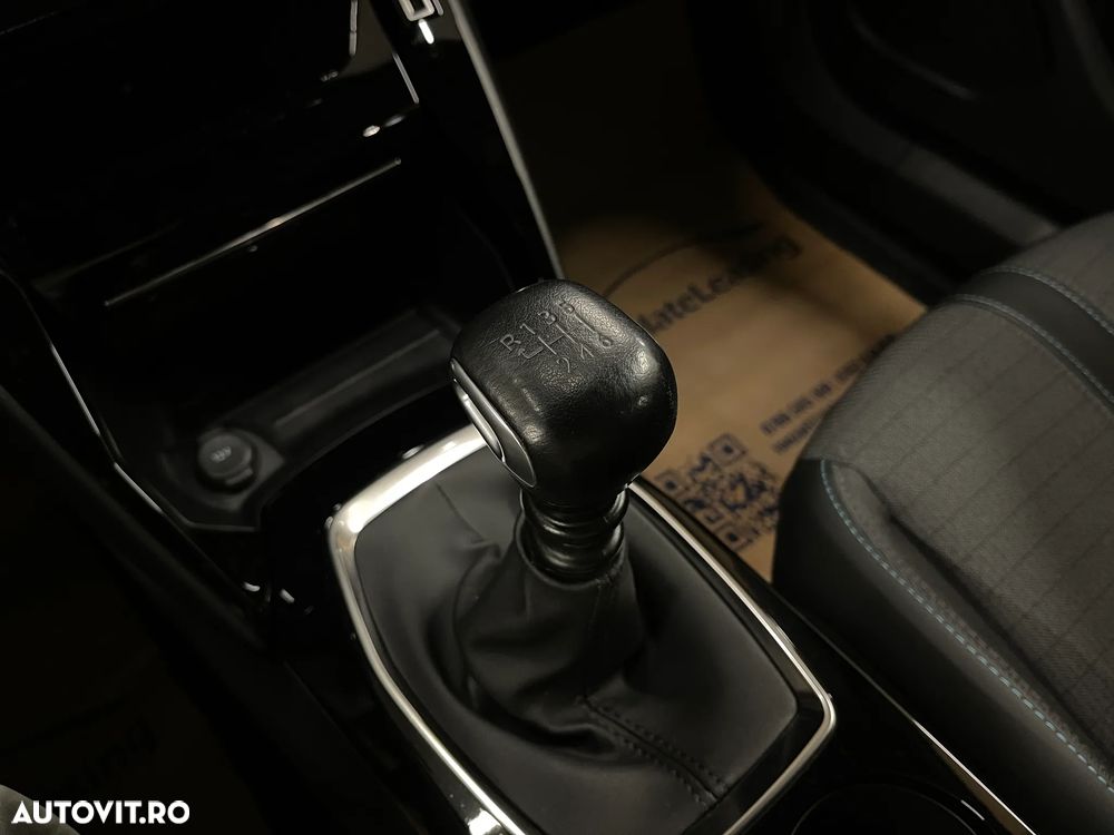 Peugeot 2008 1.2 L PureTech STT Allure - 28