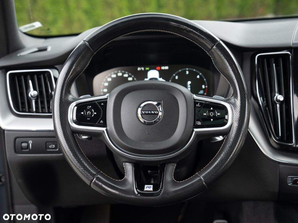 Volvo XC 60 D4 AWD Geartronic RDesign - 33
