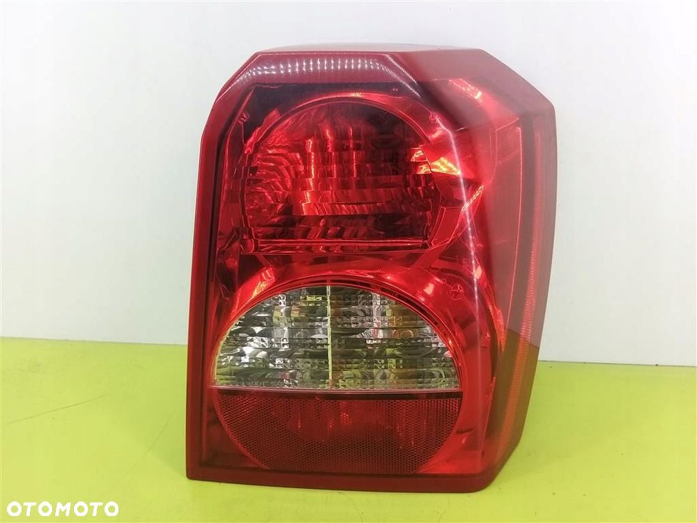 Lampa prawa tylna tył Dodge Caliber 2006-2009 PRZED LIFT 320078B - 1