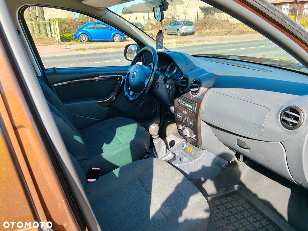 Dacia Duster 1.6 16V 4x4 - 11