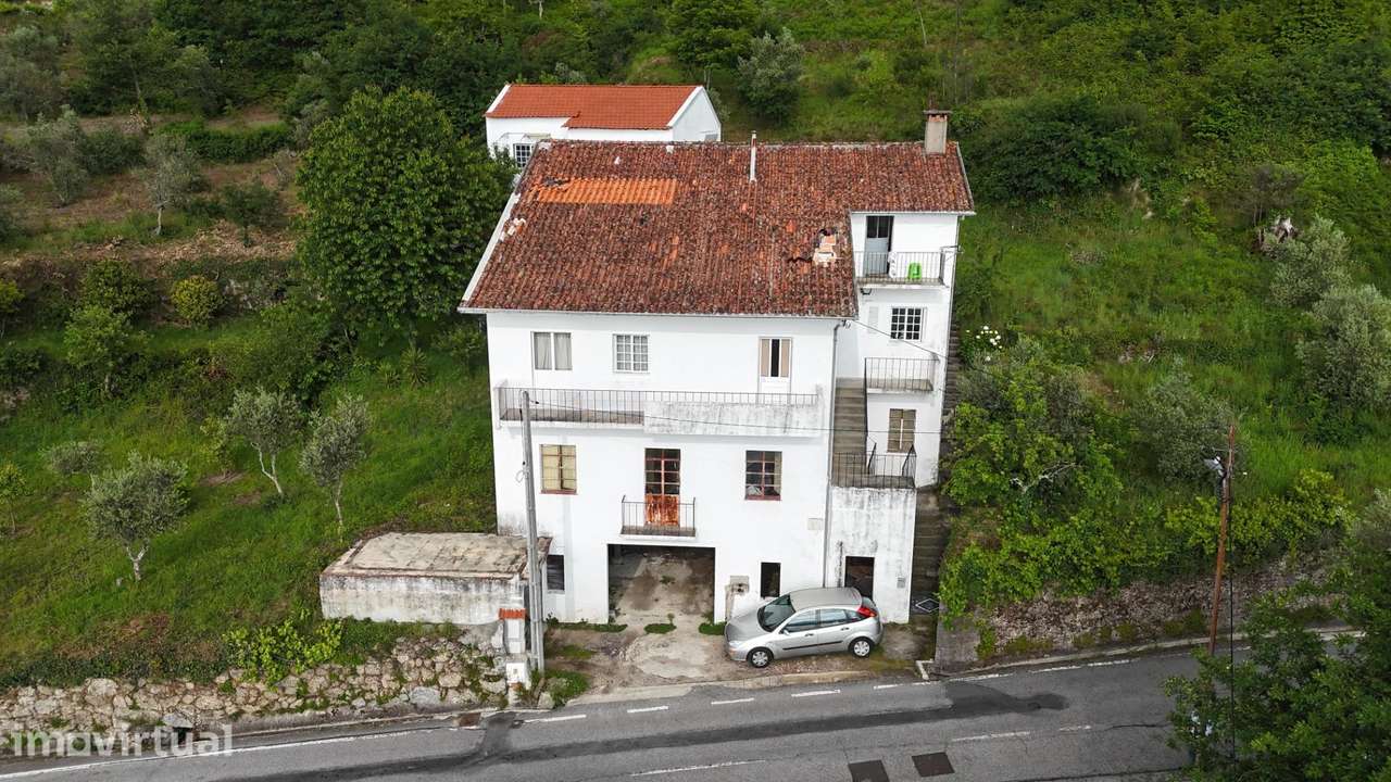 Casa dividida em 3 apartamentos com garagem - Grande imagem: 2/24