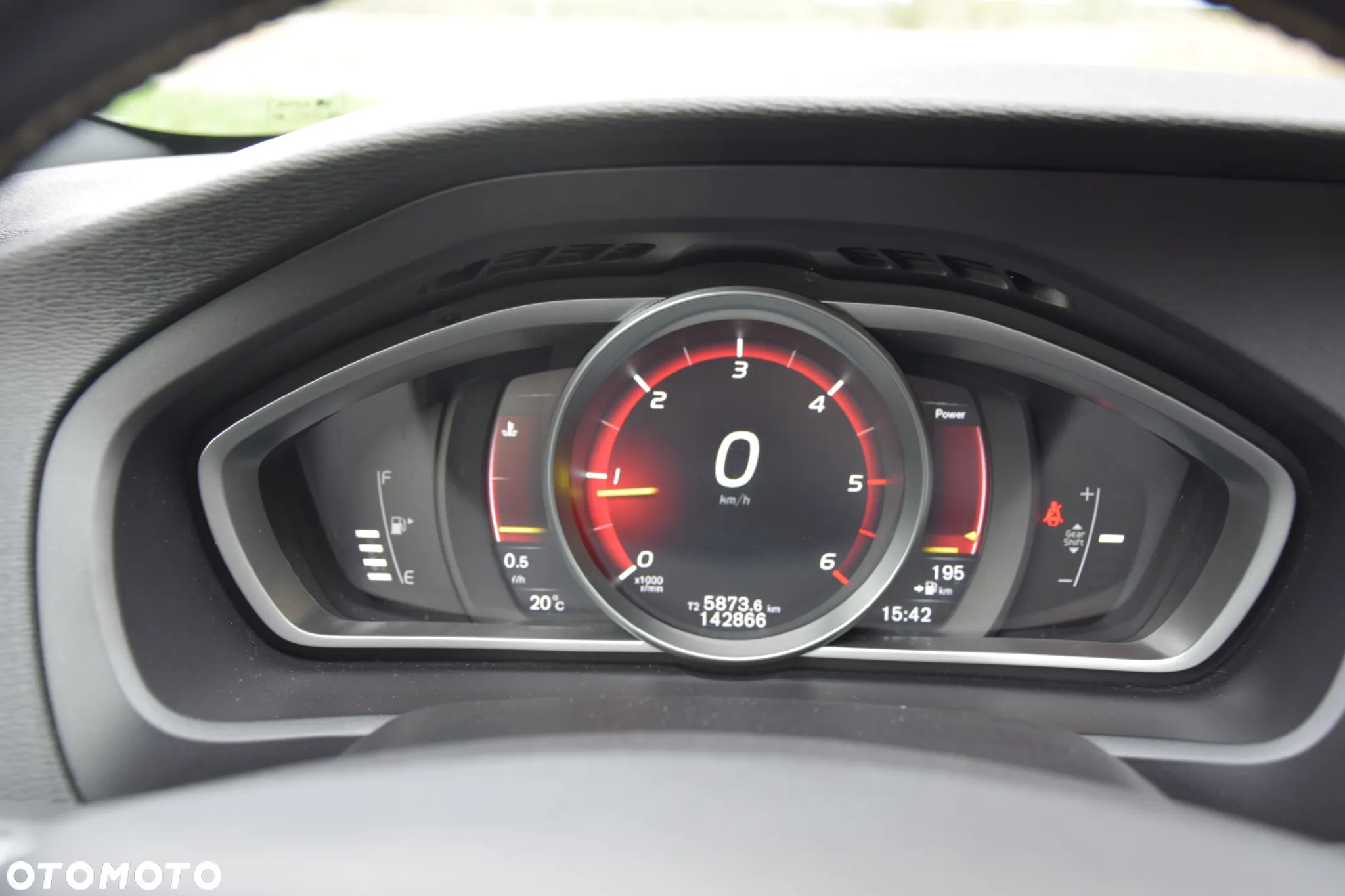 Volvo V40 D2 Drive-E SCR R-Design Momentum - 29