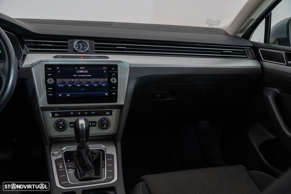 VW Passat Variant 2.0 TDi Confortline DSG - 27