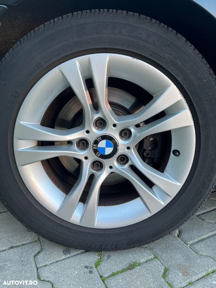 BMW Seria 3 318i Touring - 25