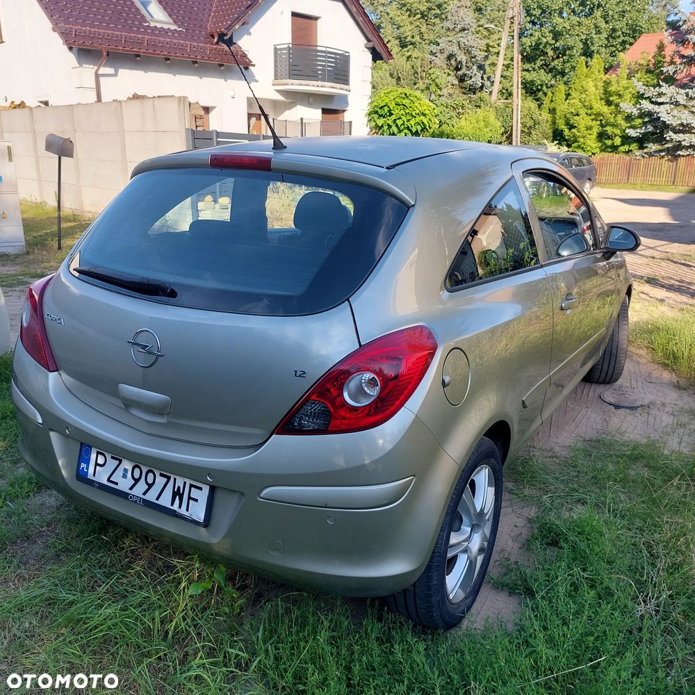 Opel Corsa 1.2 16V Cosmo - 2