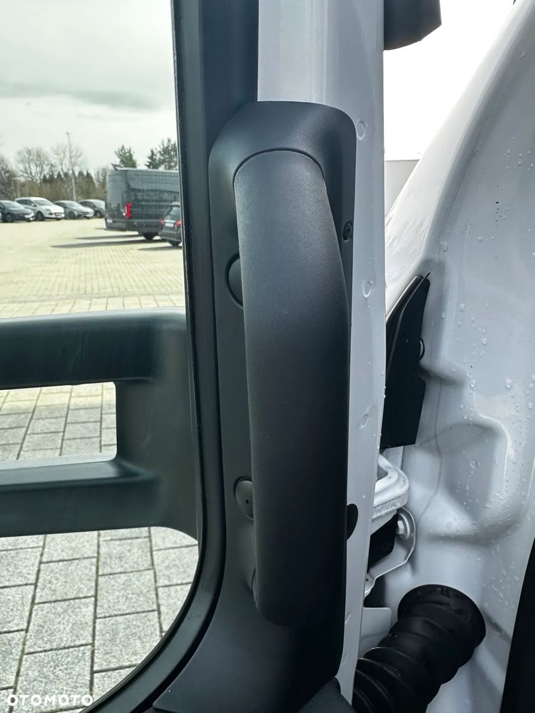 Mercedes-Benz Sprinter - 12