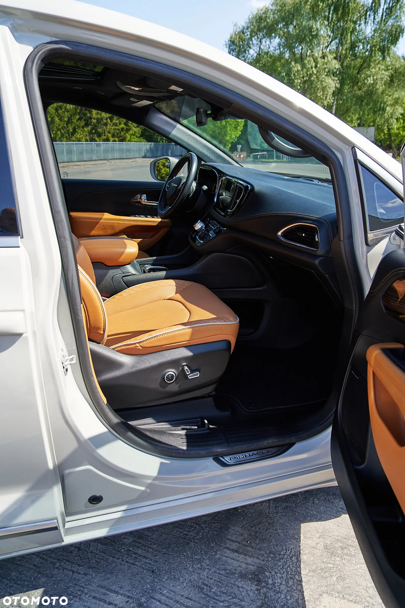 Chrysler Pacifica - 16