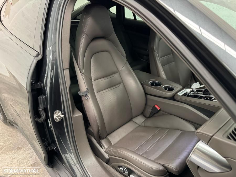 Porsche Panamera 4 E-Hybrid - 46