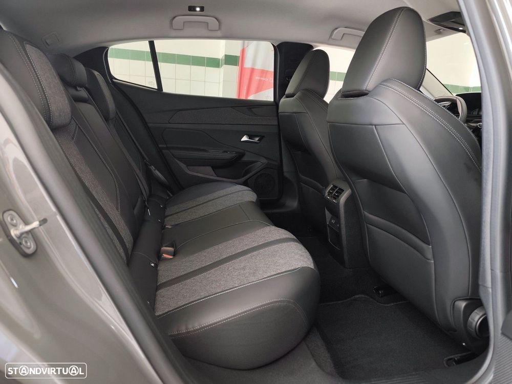 Peugeot 408 1.6 Hybrid Allure e-EAT8 - 15