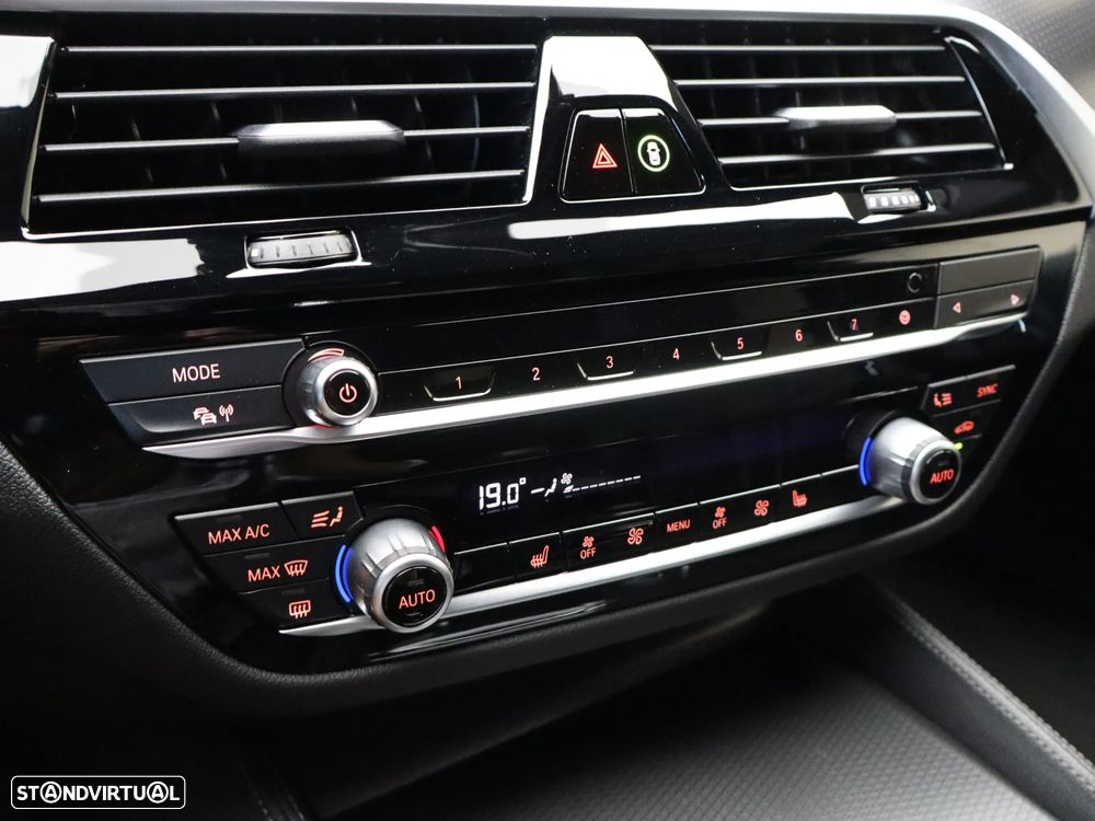 BMW 530 e Pack Desportivo M - 29