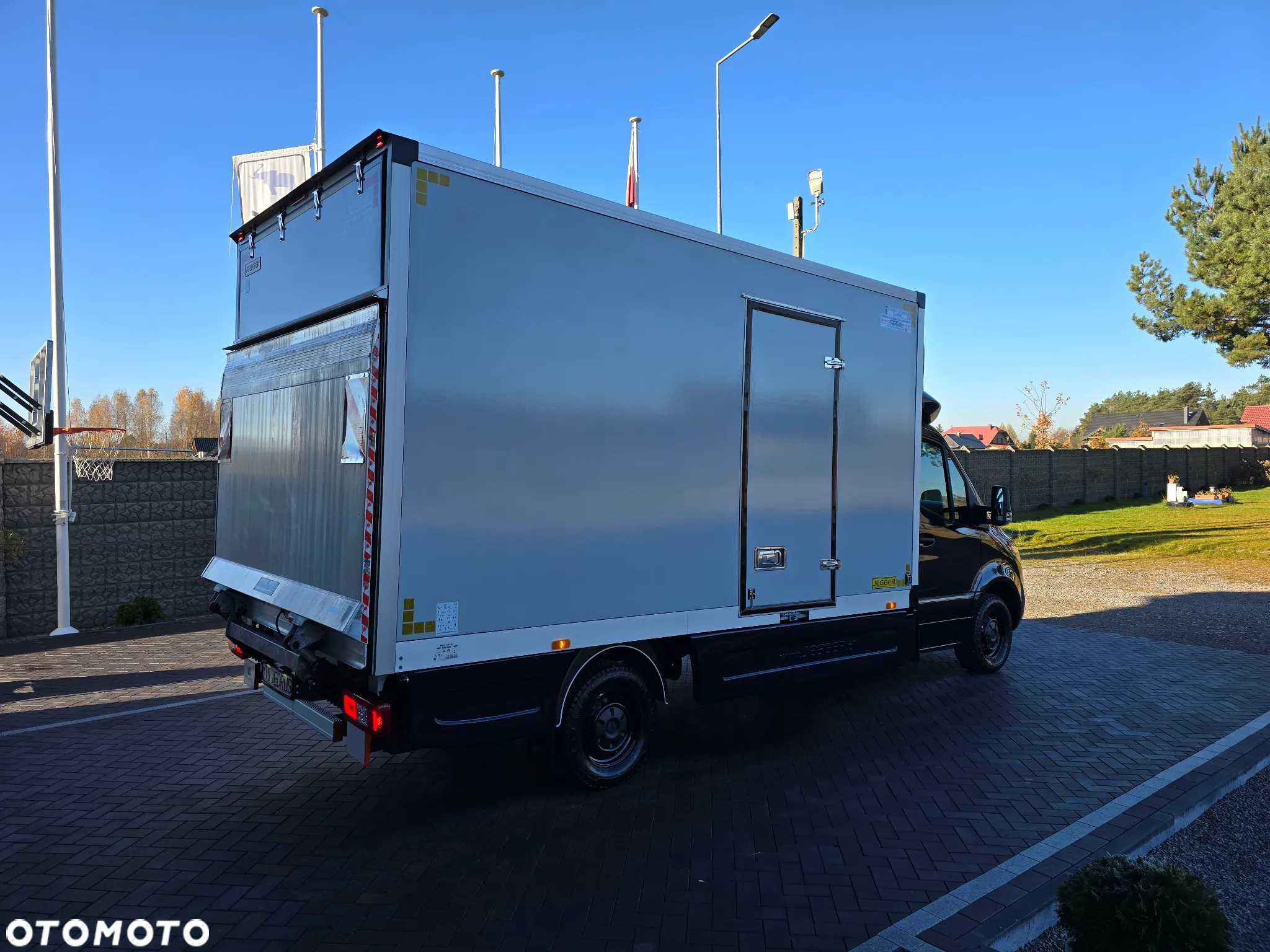 Mercedes-Benz SPRINTER 319 3.0 CDI KONTENER 4,28cmDługi 2,29cmSzero 2,24cmWysok + WINDA 750Kg 42Tyś km SERWIS DO OSTATNIEGO Km ASO MERCEDES-BENZ SALON PL STAN NOWY NOWY NOWY FABRYCZNA GWARANCJA - 9