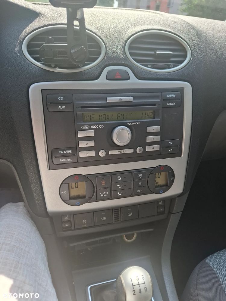 Ford Focus 1.6 Ambiente - 21