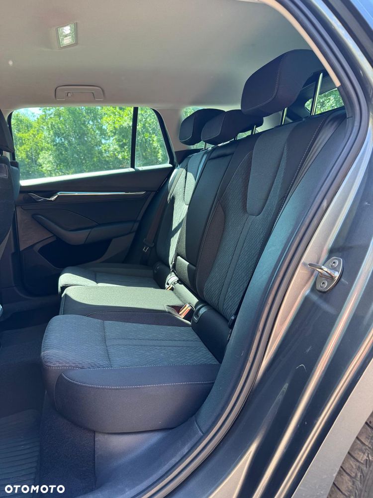 Skoda Octavia 2.0 TDI Style DSG - 8