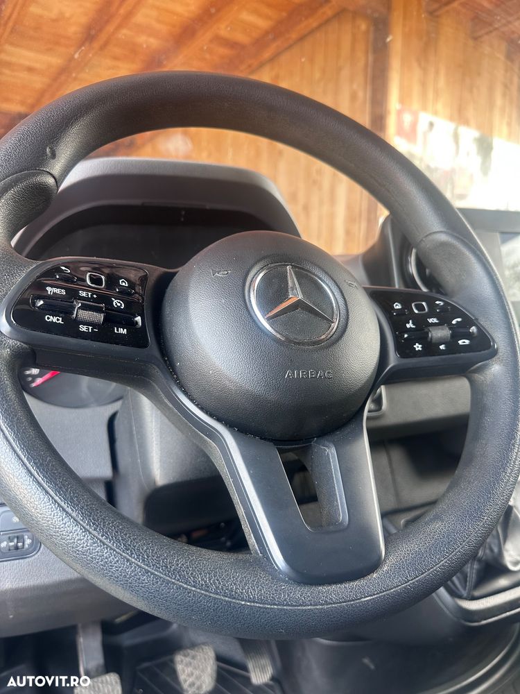 Mercedes-Benz Sprinter - 4