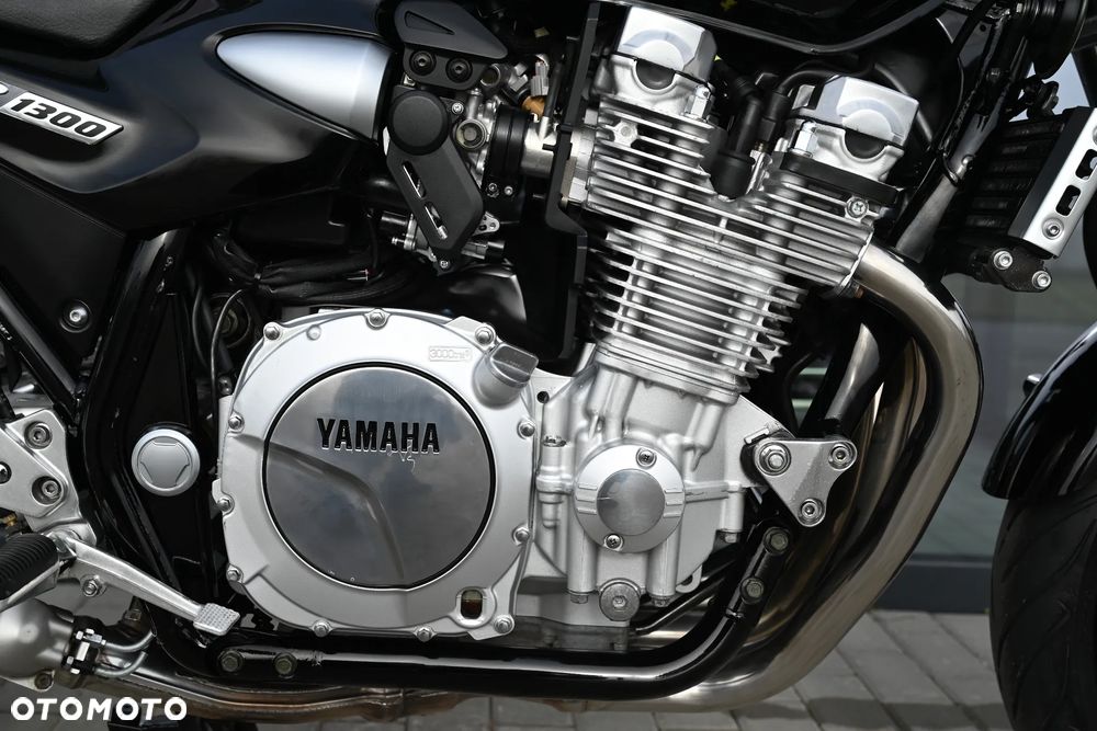 Yamaha XJR - 11