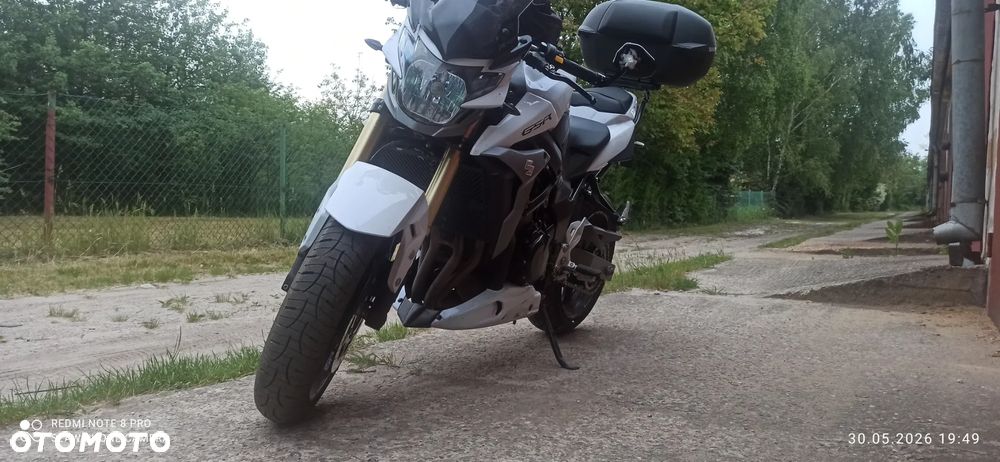 Suzuki GSR - 1