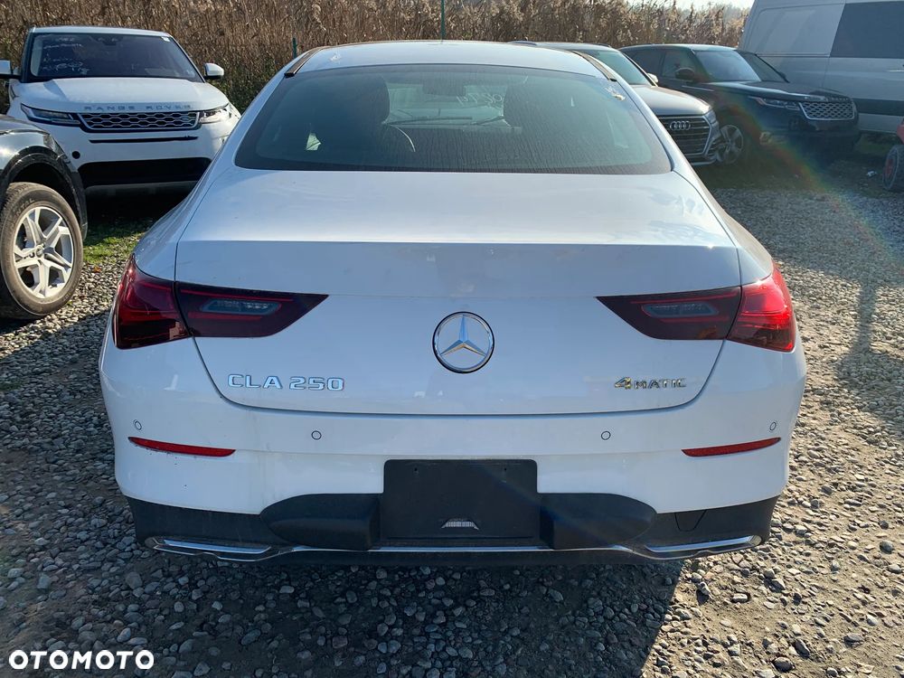 Mercedes-Benz CLA 250 4-Matic 7G-DCT - 2