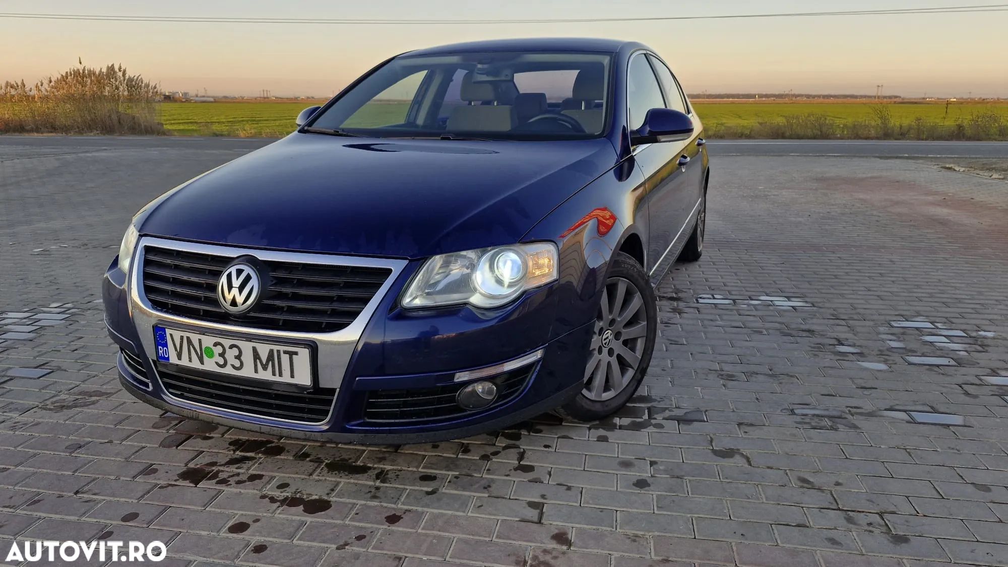 Volkswagen Passat 2.0TDI Comfortline DPF Bluemotion Technology - 1