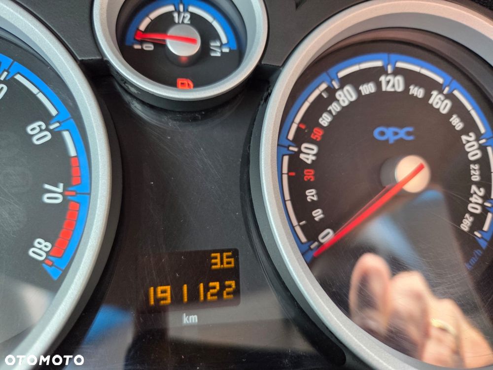 Opel Zafira OPC - 23