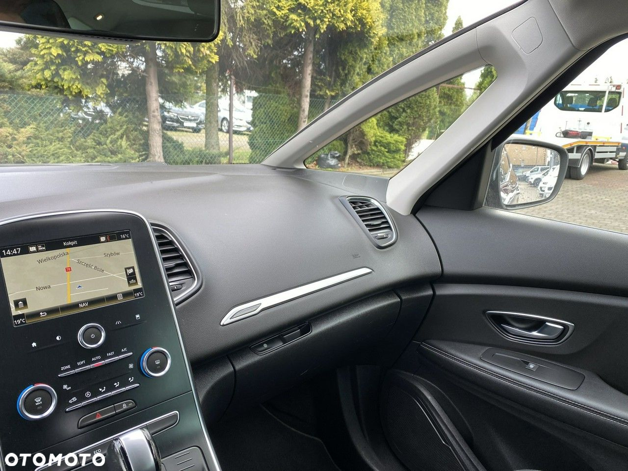 Renault Grand Scenic - 9