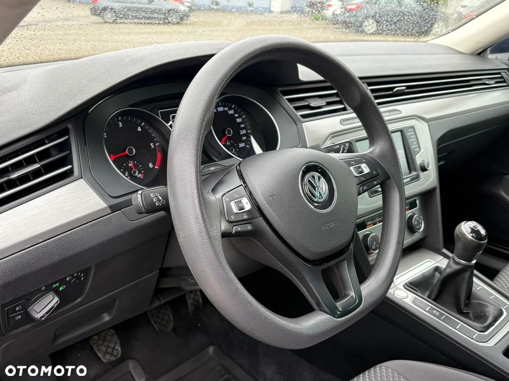 Volkswagen Passat Variant 1.6 TDI SCR BlueMotion Trendline - 21