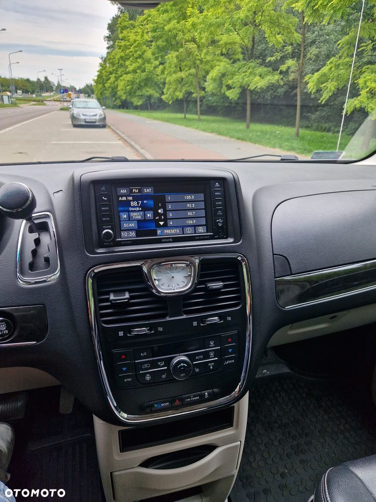 Chrysler Town & Country 3.6 Touring - 16