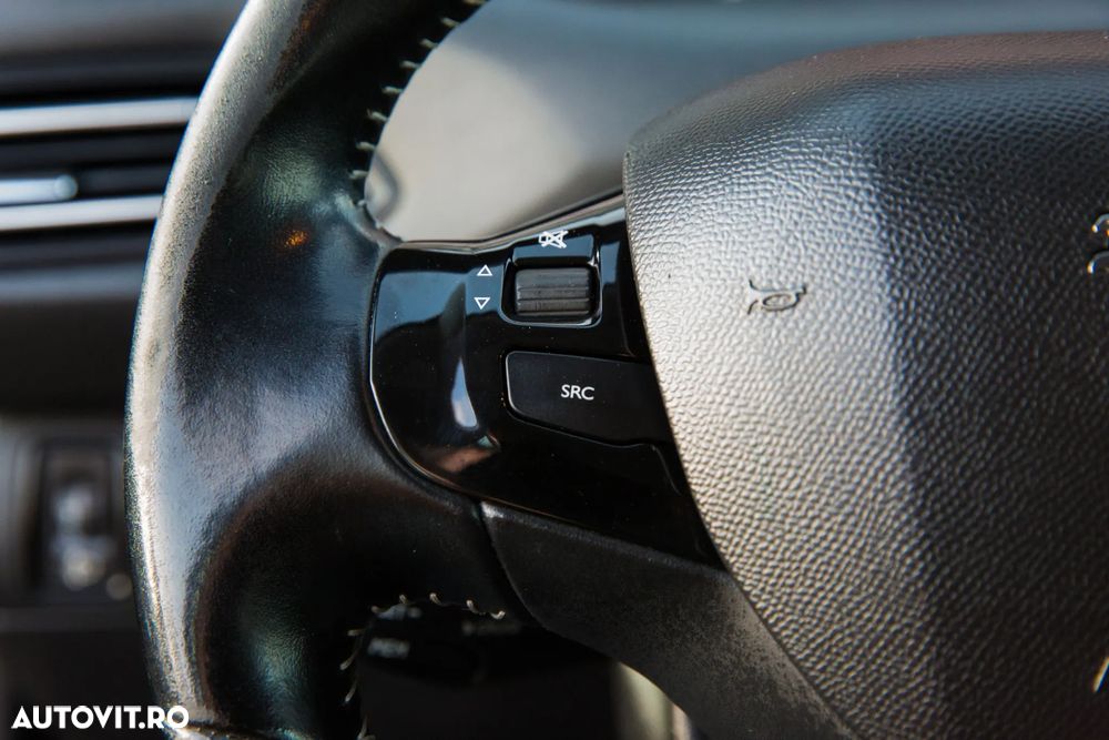 Peugeot 308 - 25