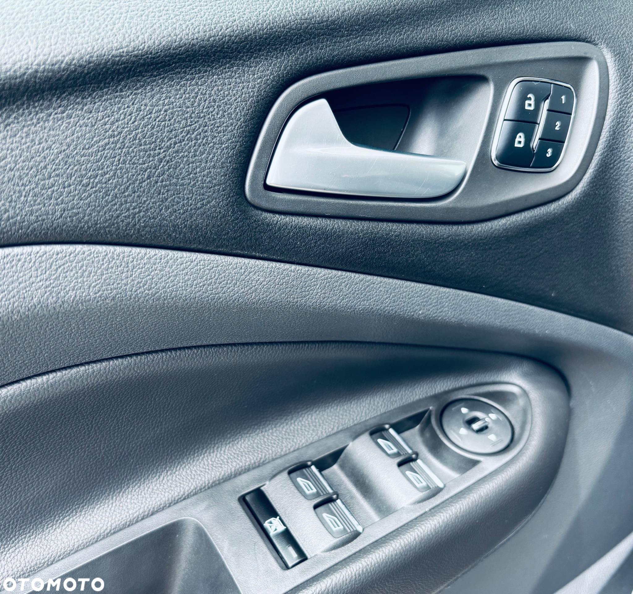 Ford Escape 2.0 EcoBoost AWD Titanium - 22
