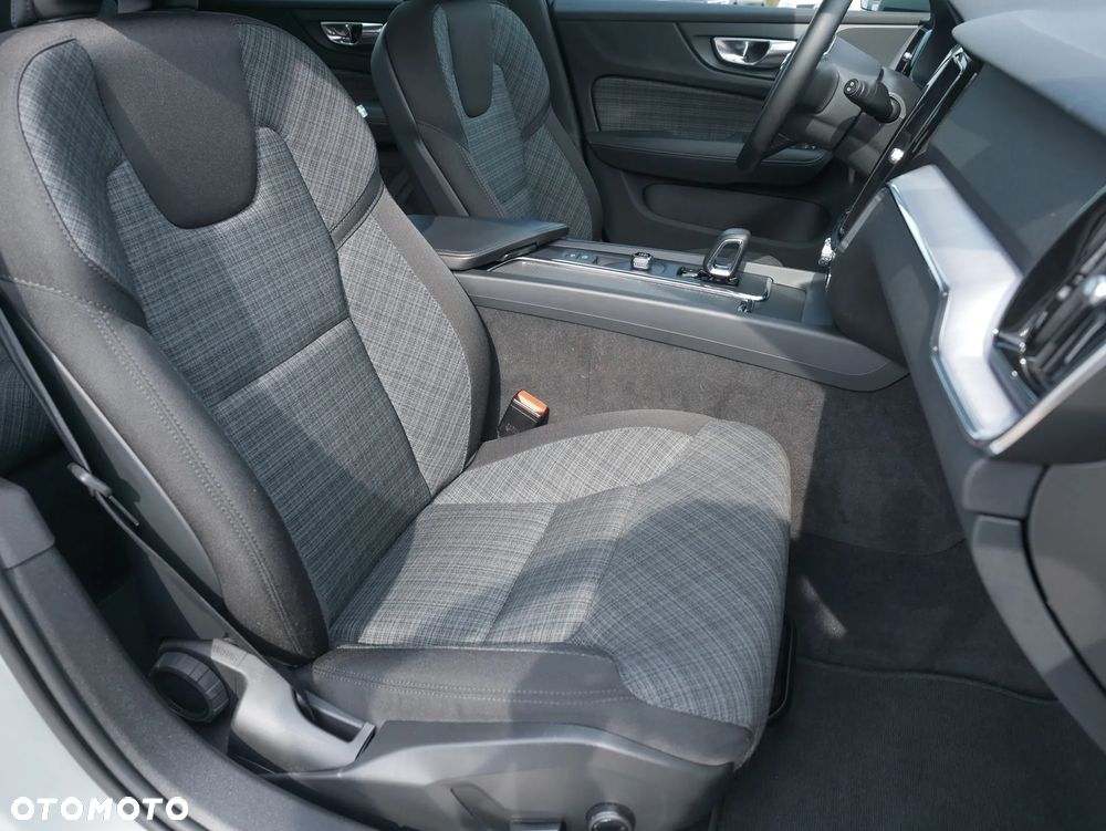 Volvo V60 B3 B DKG Momentum Pro - 11