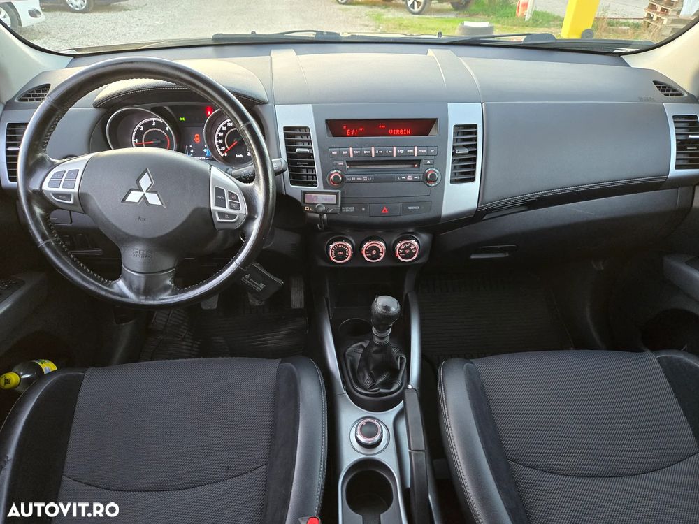 Mitsubishi Outlander 2.0 DI-D 4WD Intense - 4